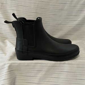 Hunter Chelsea Rain boot. Black. Size 9